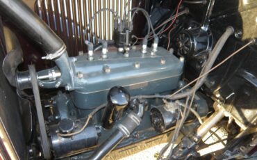 Ford-model-b-deluxe-4d-1932-custom-11