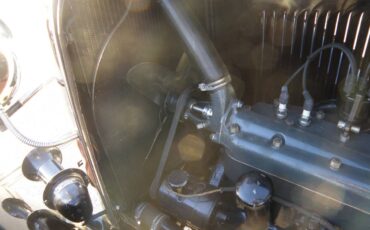 Ford-model-b-deluxe-4d-1932-custom-12
