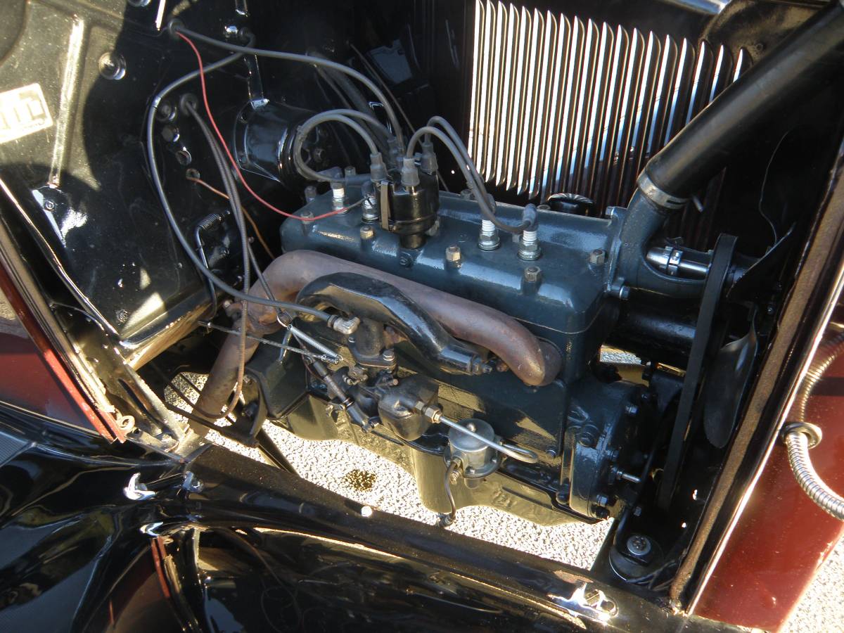 Ford-model-b-deluxe-4d-1932-custom-14