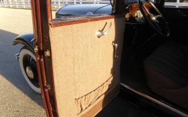 Ford-model-b-deluxe-4d-1932-custom-15