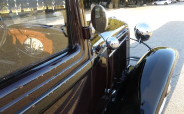 Ford-model-b-deluxe-4d-1932-custom-17