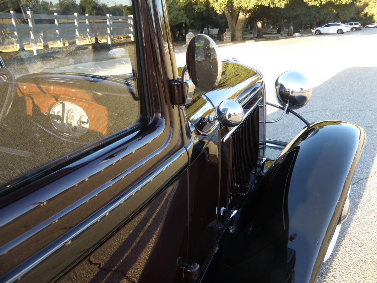 Ford-model-b-deluxe-4d-1932-custom-17