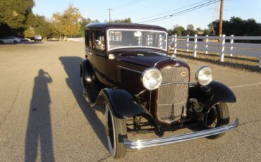 Ford-model-b-deluxe-4d-1932-custom-2
