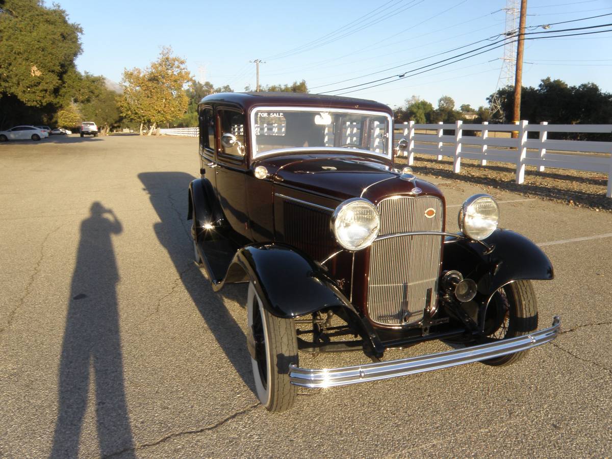 Ford-model-b-deluxe-4d-1932-custom-2