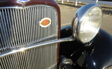 Ford-model-b-deluxe-4d-1932-custom-3