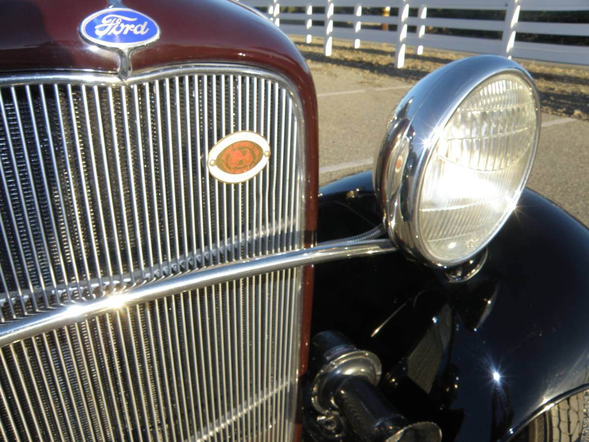 Ford-model-b-deluxe-4d-1932-custom-3