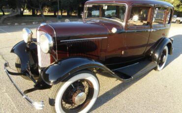 Ford-model-b-deluxe-4d-1932-custom