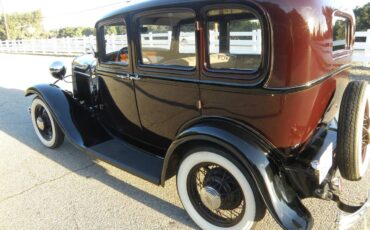 Ford-model-b-deluxe-4d-1932-custom-5