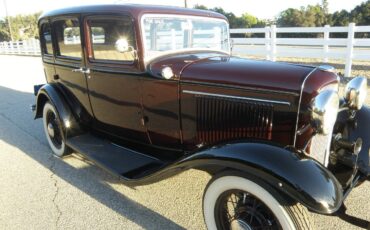 Ford-model-b-deluxe-4d-1932-custom-6