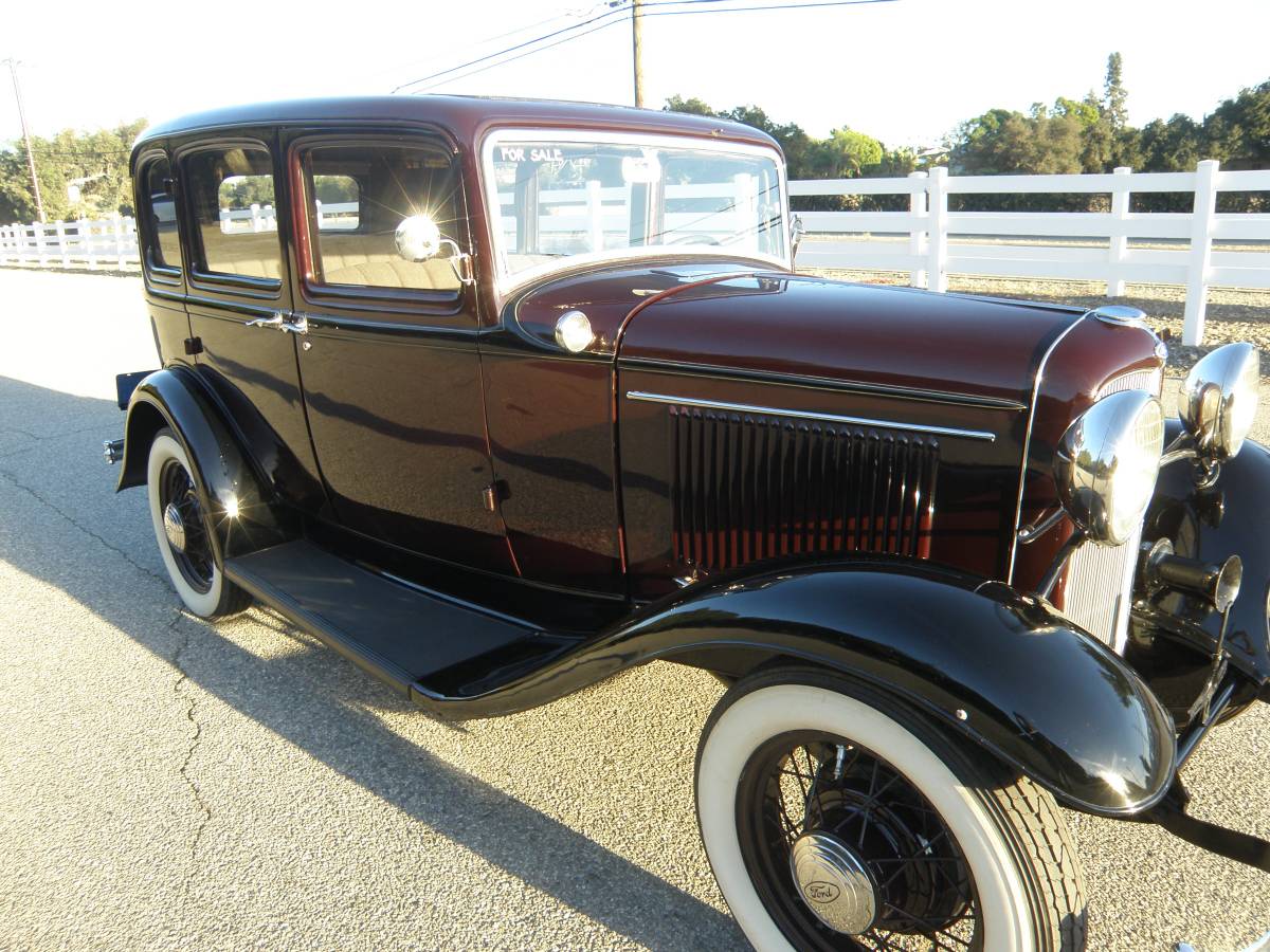 Ford-model-b-deluxe-4d-1932-custom-6