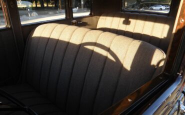 Ford-model-b-deluxe-4d-1932-custom-8