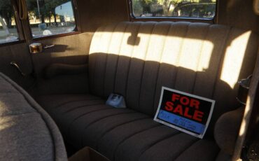 Ford-model-b-deluxe-4d-1932-custom-9