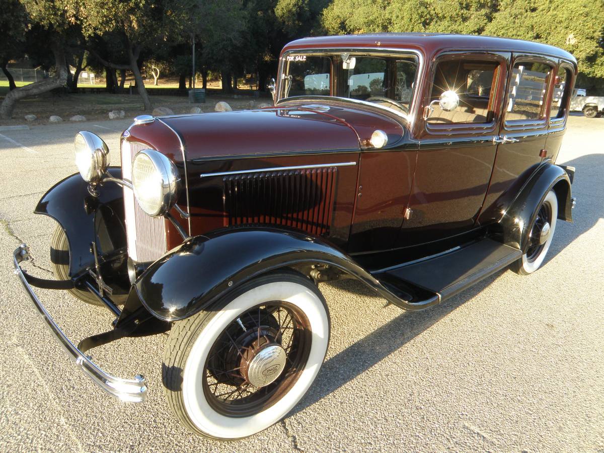 Ford-model-b-deluxe-4d-1932-custom