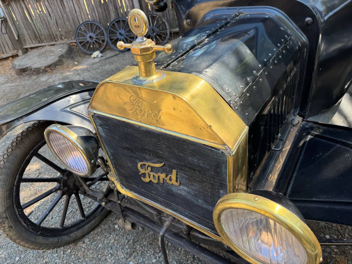 Ford-model-t-1915-black-1