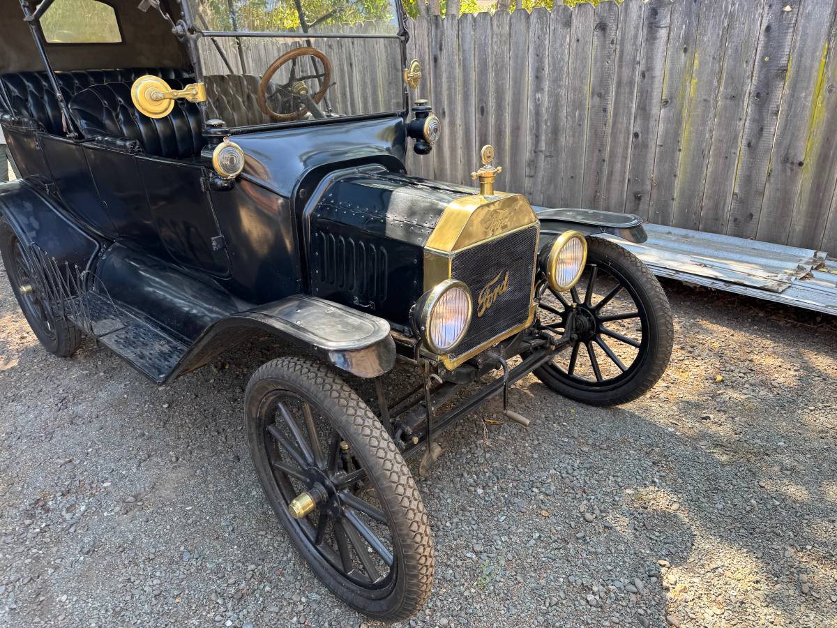 Ford-model-t-1915-black-12