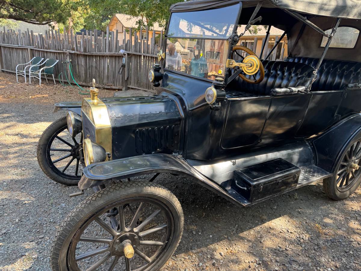 Ford-model-t-1915-black-2