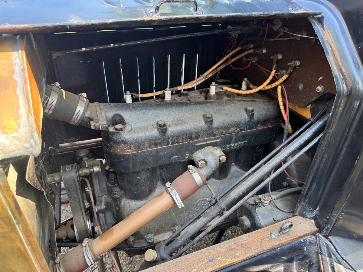Ford-model-t-1915-black-7