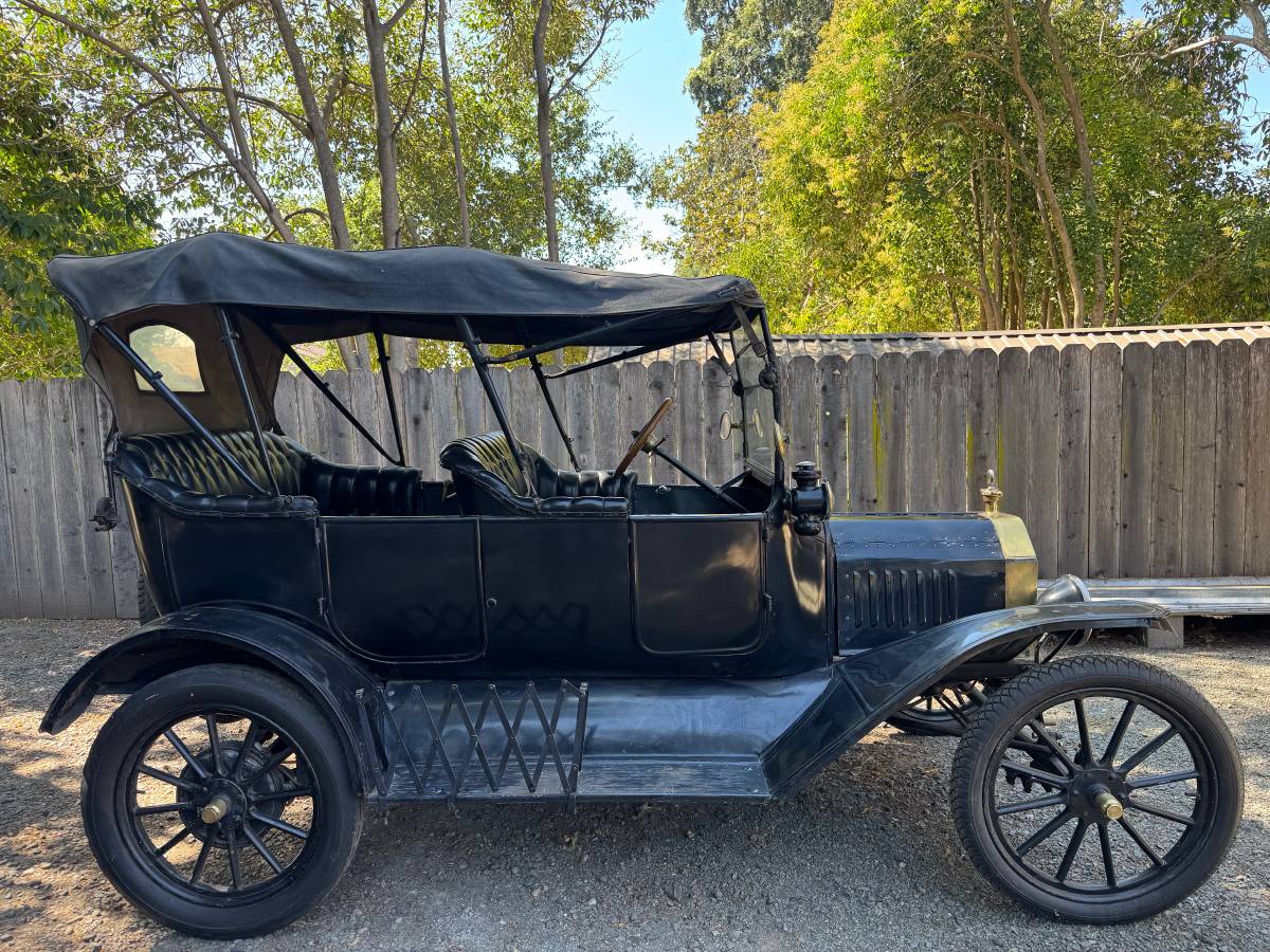 Ford-model-t-1915-black