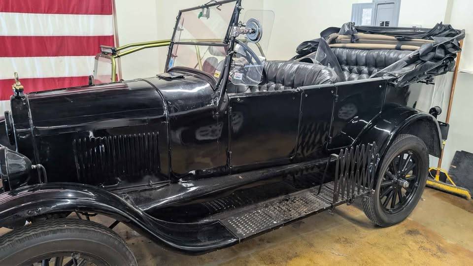 Ford-model-t-1926-black-1