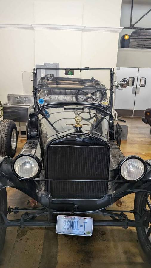 Ford-model-t-1926-black-4