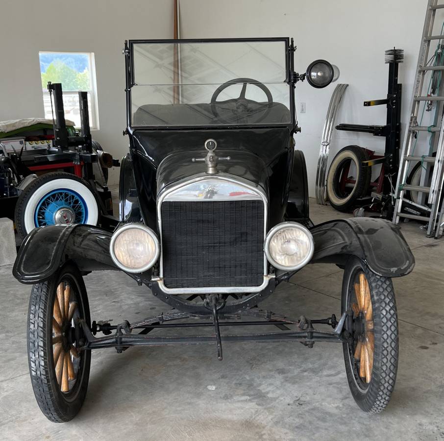 Ford-model-t-roadster-1923-black-1