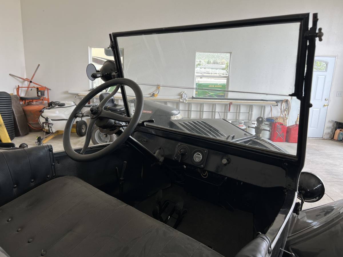 Ford-model-t-roadster-1923-black-10