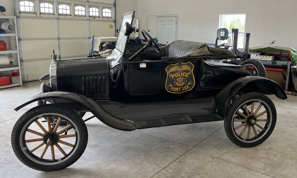 Ford-model-t-roadster-1923-black-3