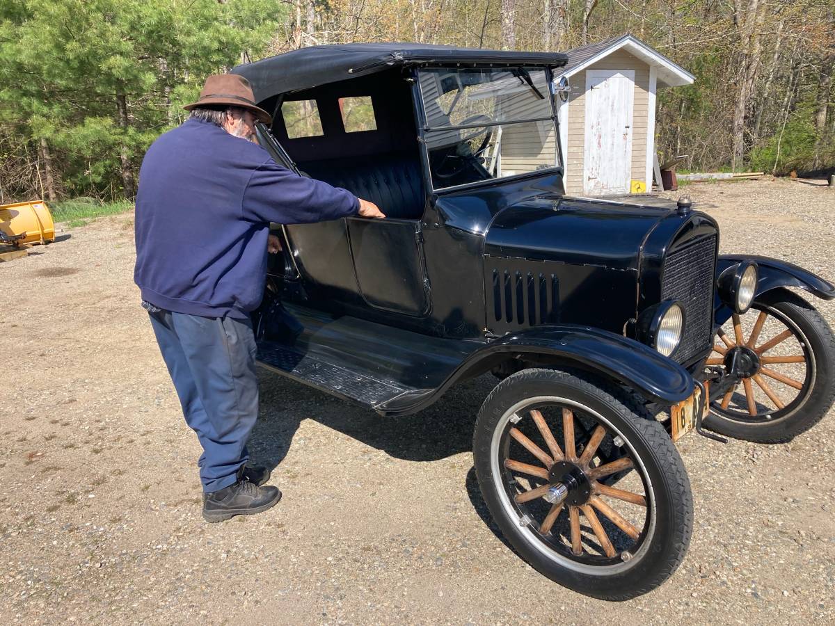 Ford-model-t-roadster-1923-black-5