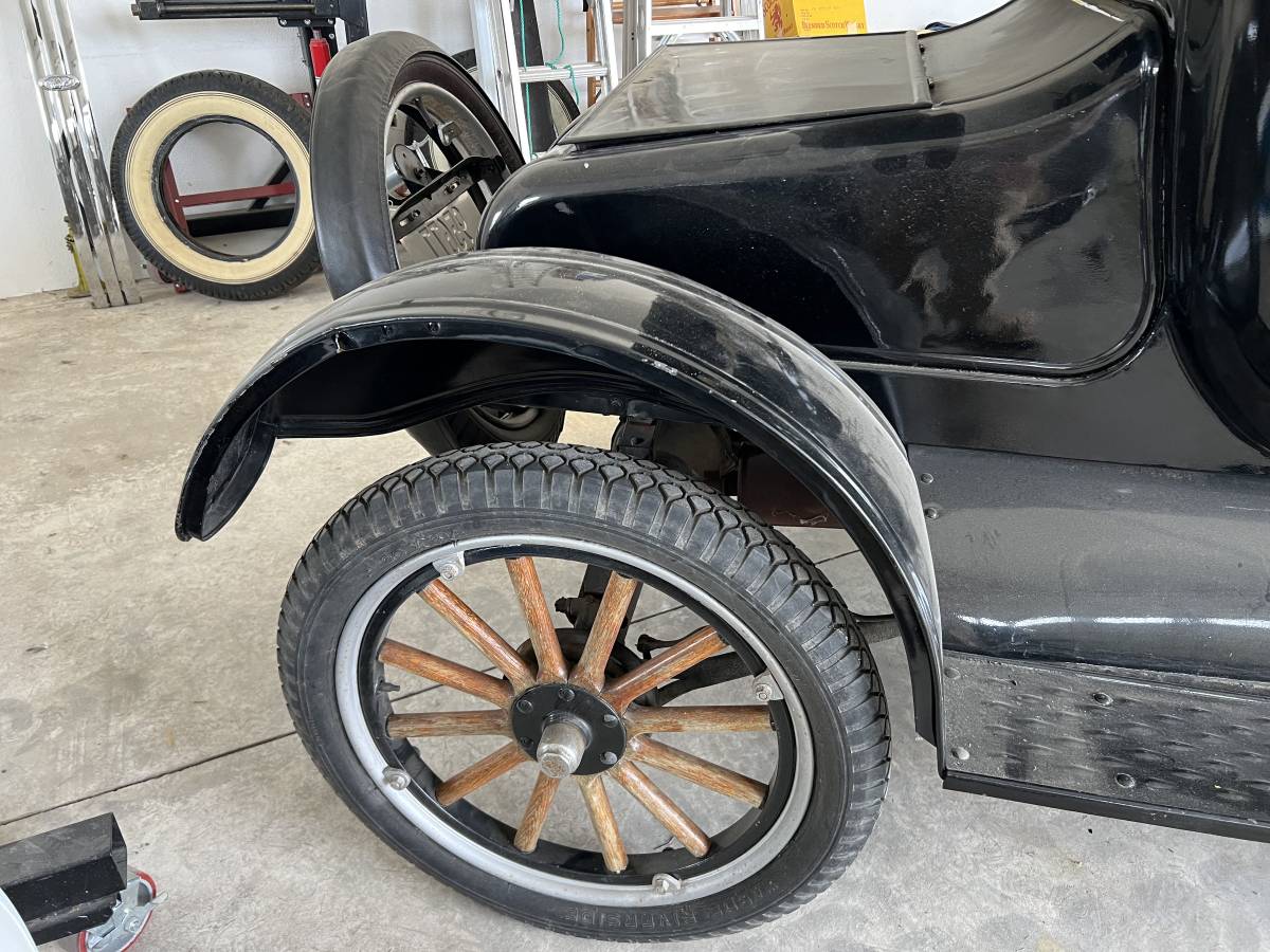 Ford-model-t-roadster-1923-black-8