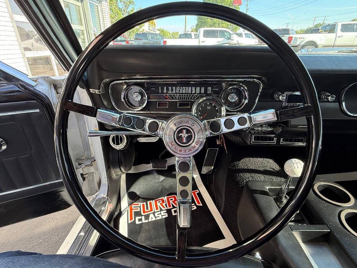 Ford-mustang-1965-white-17