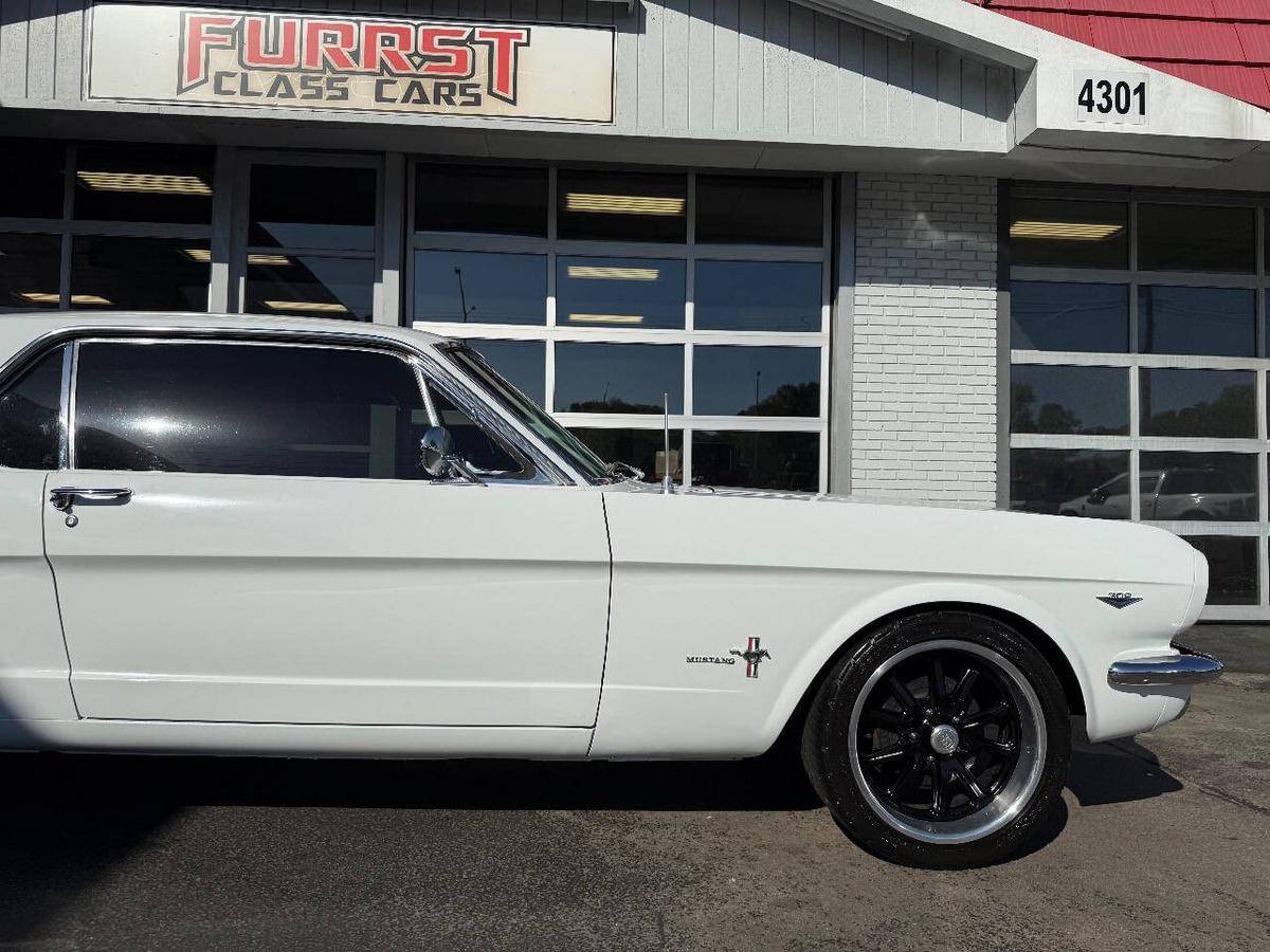 Ford-mustang-1965-white-4