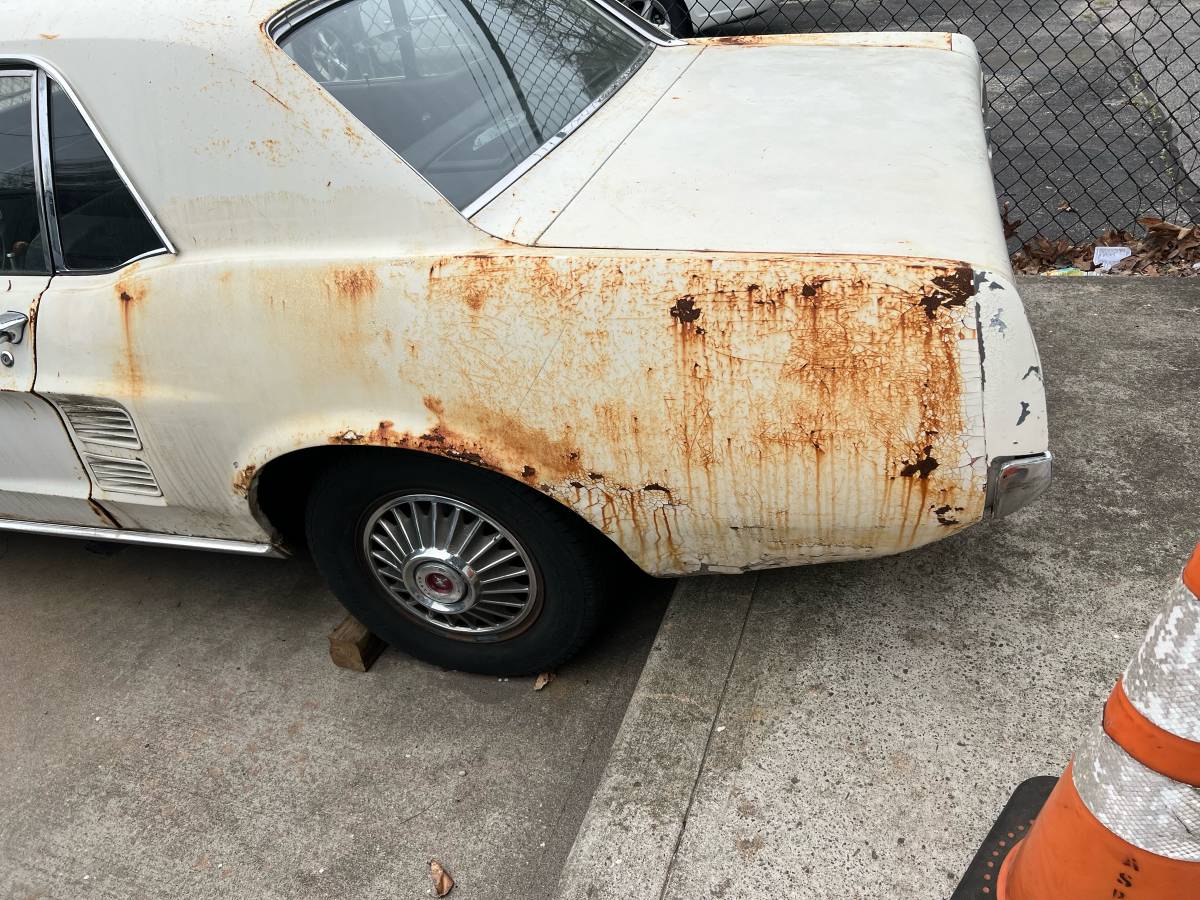 Ford-mustang-1967-white-2