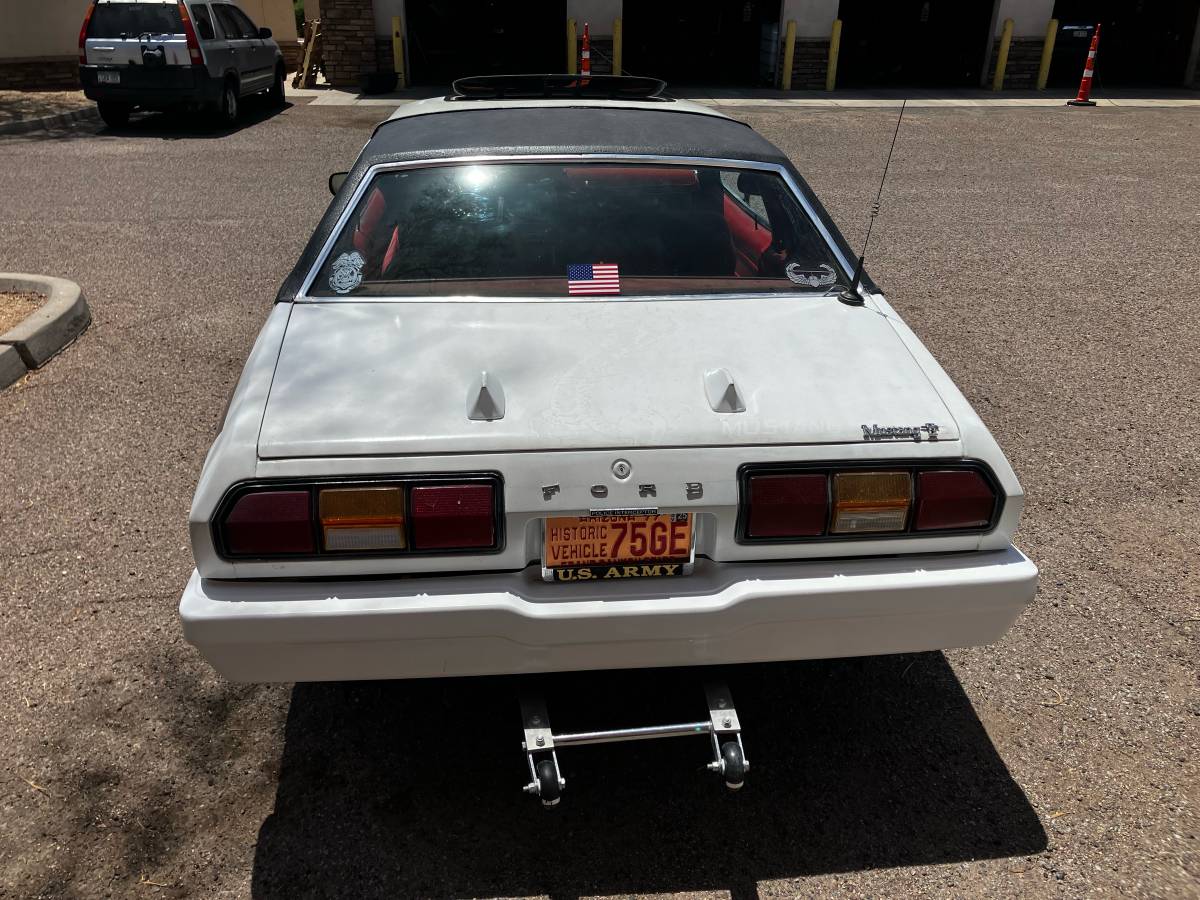 Ford-mustang-1975-white-1