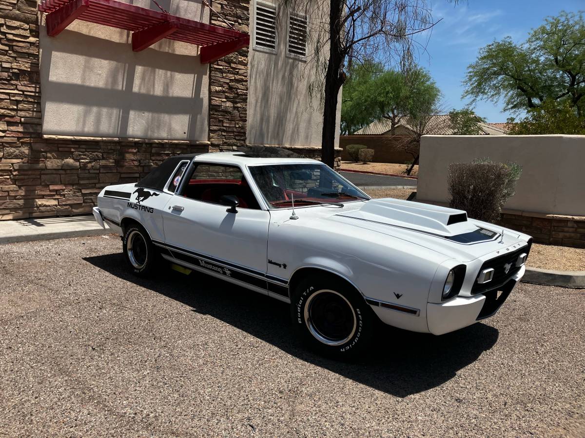 Ford-mustang-1975-white-5