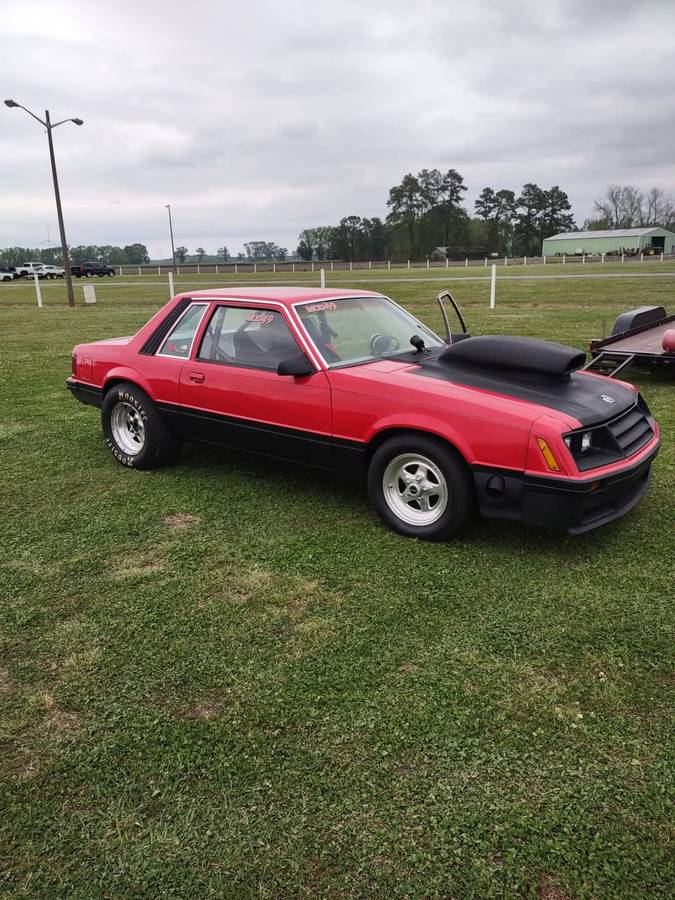 Ford-mustang-1982-red-3