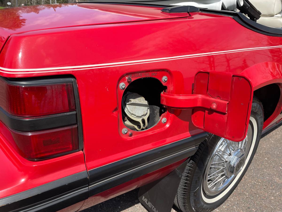 Ford-mustang-1983-red-17