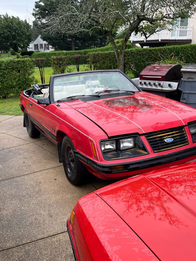 Ford-mustang-1983-red