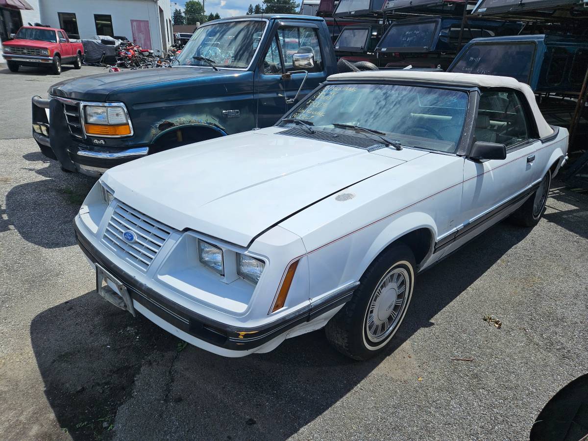 Ford-mustang-1984-white-6