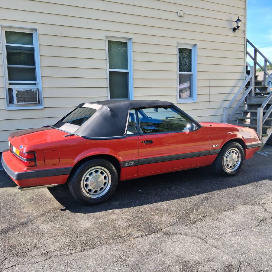 Ford-mustang-1985-red