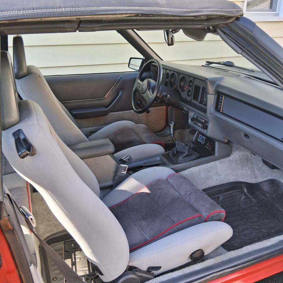 Ford-mustang-1985-red