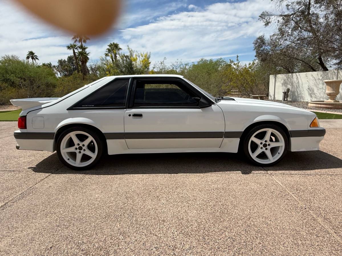Ford-mustang-1989-white-3