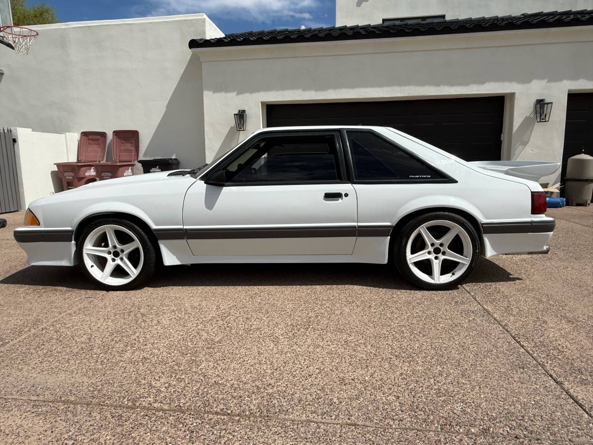 Ford-mustang-1989-white-4