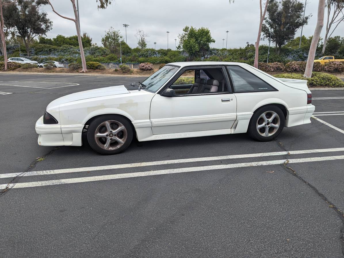 Ford-mustang-1990-white-3