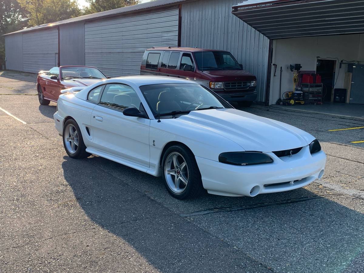Ford-mustang-cobra-1995-white