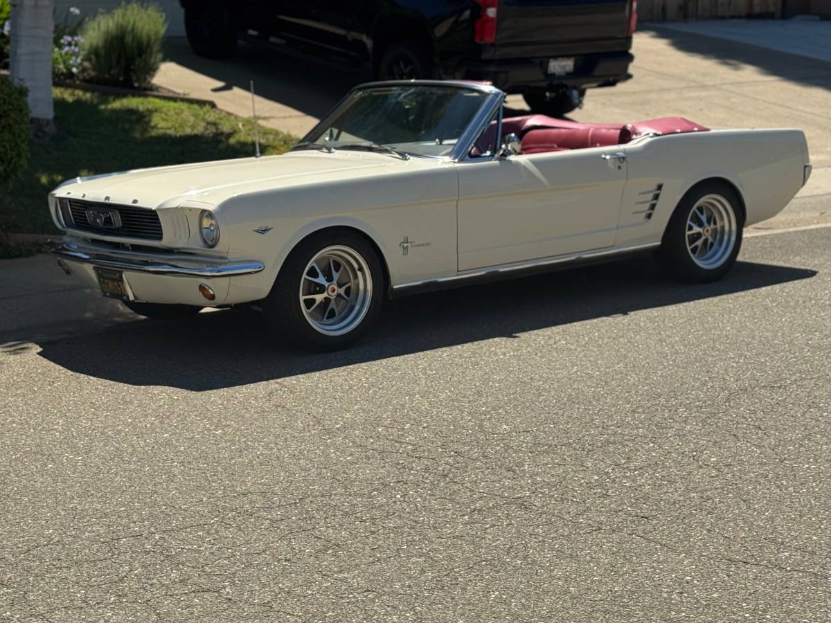 Ford-mustang-convertible-1966-white-1