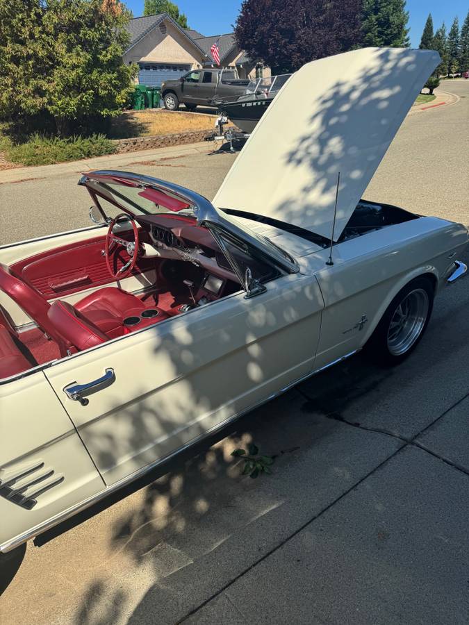 Ford-mustang-convertible-1966-white-12