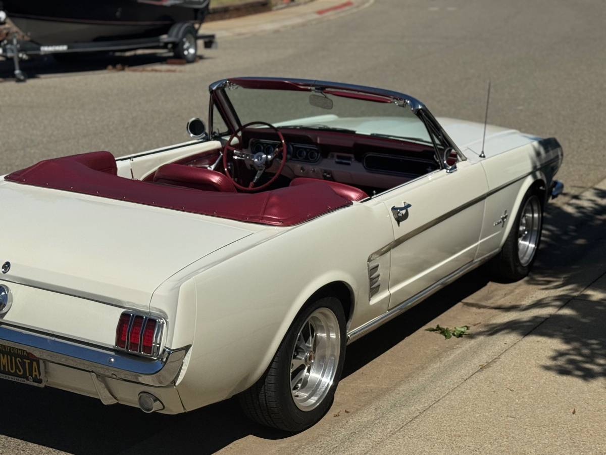 Ford-mustang-convertible-1966-white-2