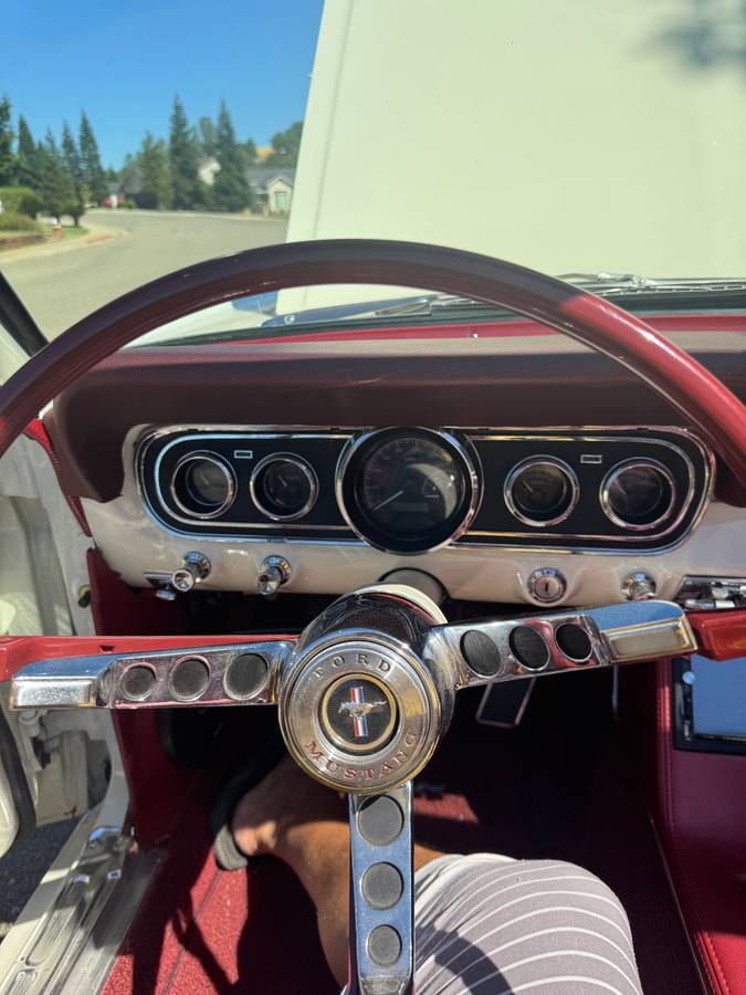 Ford-mustang-convertible-1966-white-5