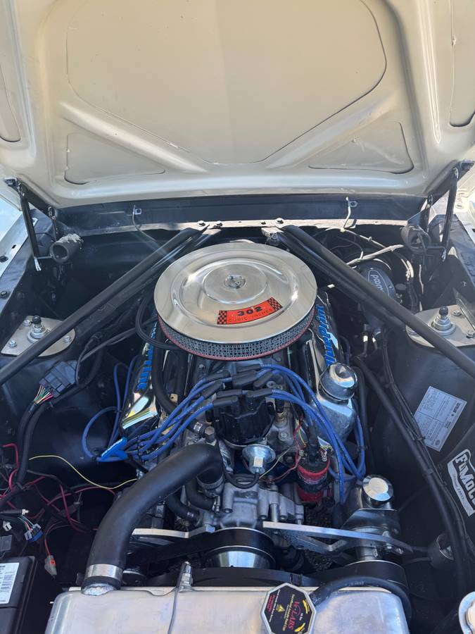 Ford-mustang-convertible-1966-white-6
