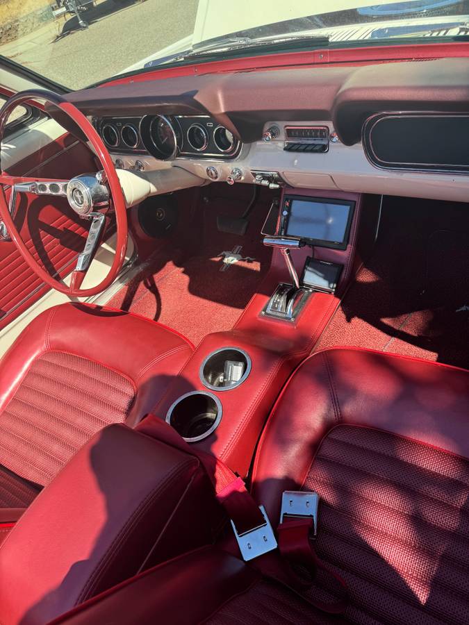 Ford-mustang-convertible-1966-white-8